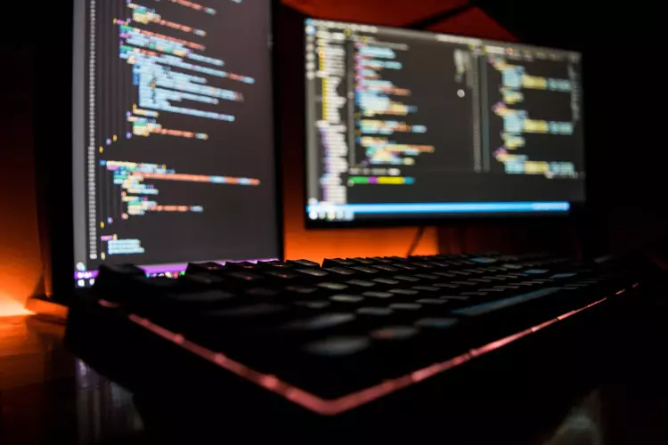 Photo de clavier d'ordinateur noir par Fotis Fotopoulos